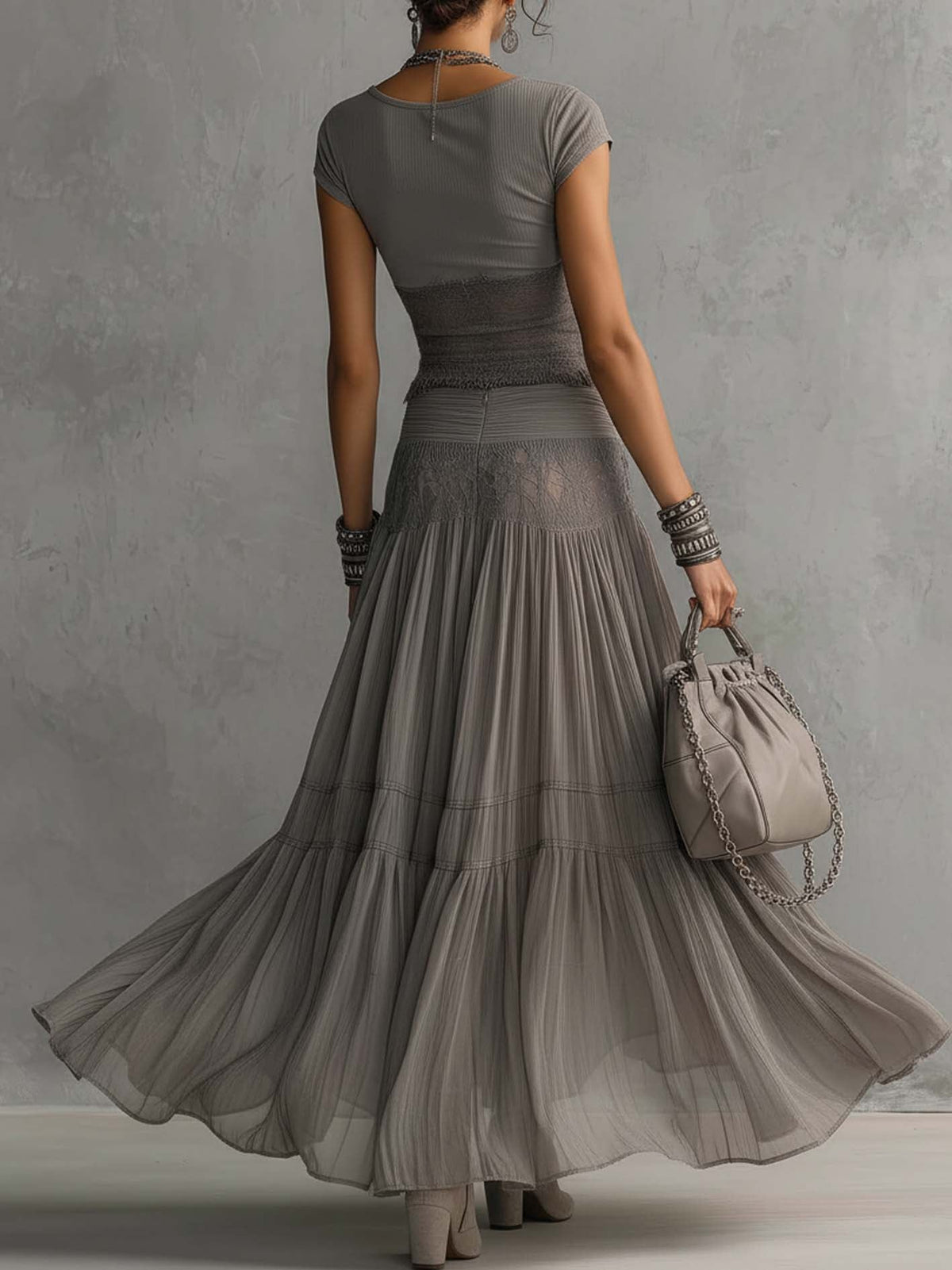 Chiara | Set Top in Pizzo Grigio e Gonna Maxi Plissettata