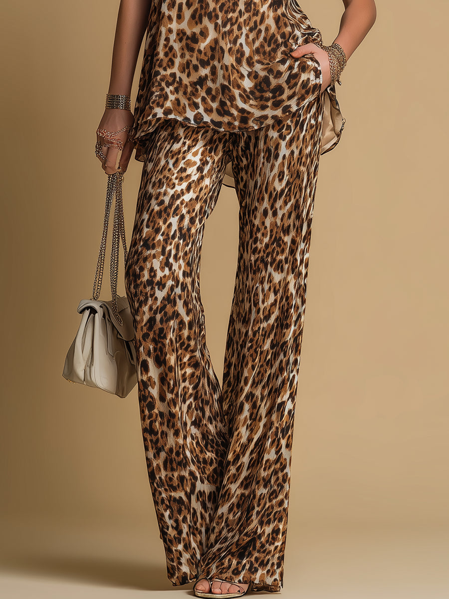 Set elegante composto da top senza maniche in chiffon con stampa leopardata e pantaloni svasati
