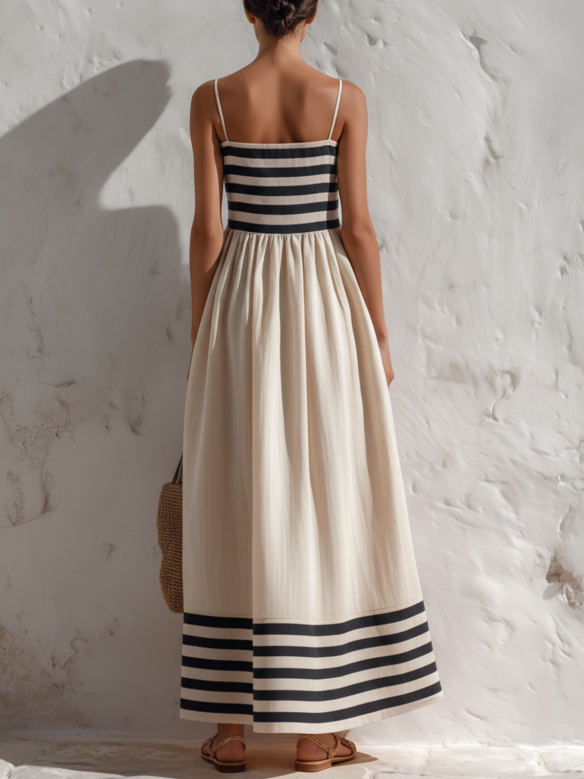 Ortensia | Vestito lungo a righe nere e beige con spalline sottili