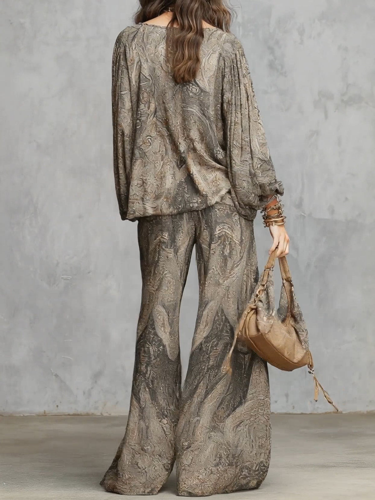 Top a maniche a lanterna fantasia paisley grigio e pantaloni a palazzo abbinati