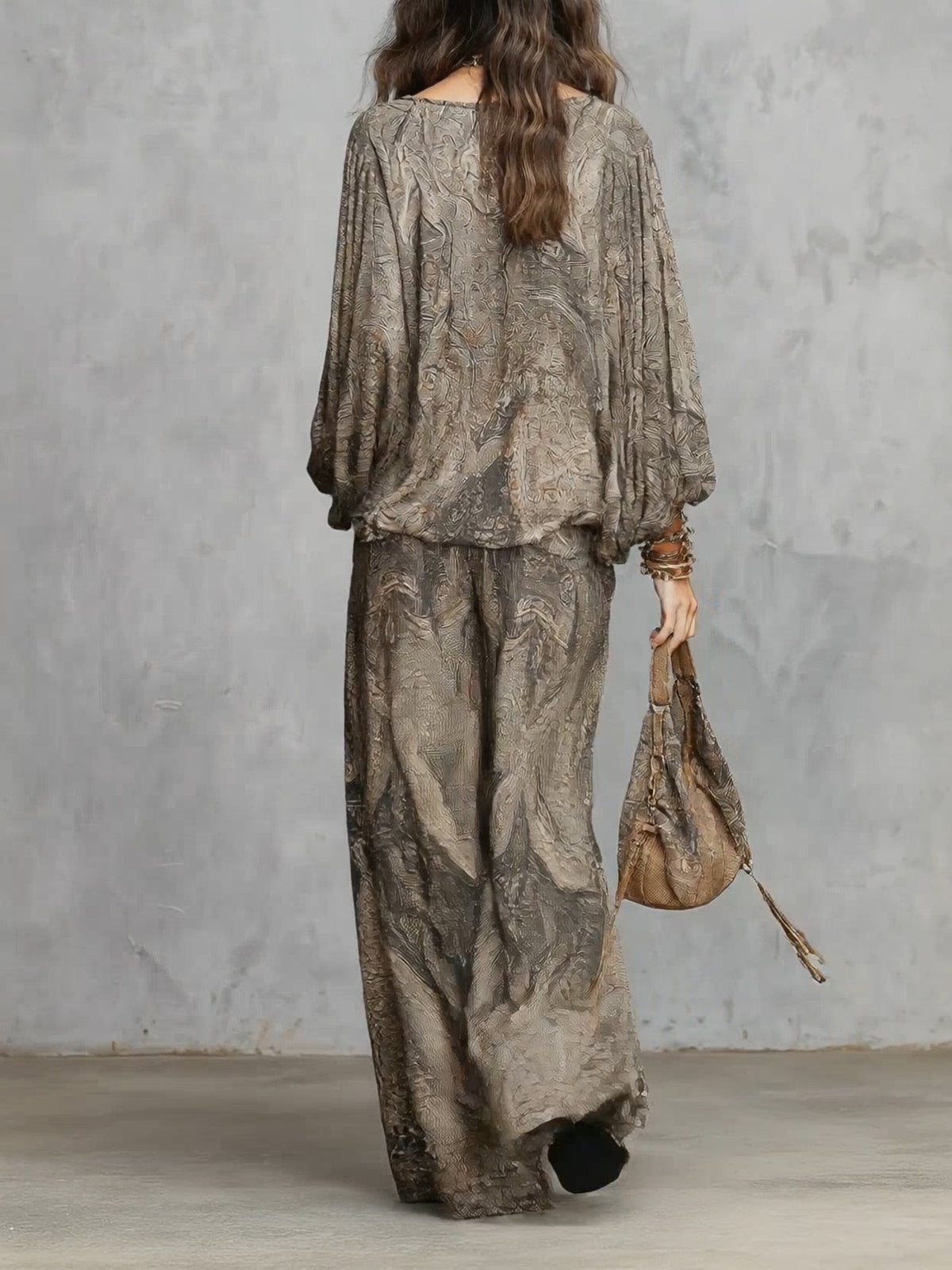 Top a maniche a lanterna fantasia paisley grigio e pantaloni a palazzo abbinati