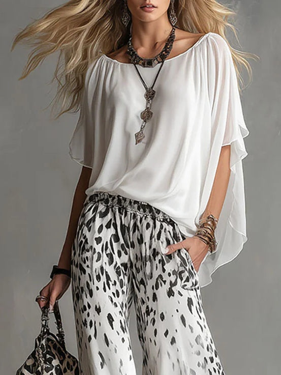 Set T-shirt Bianco Fluido e Pantaloni in Chiffon con Stampa Leopardata