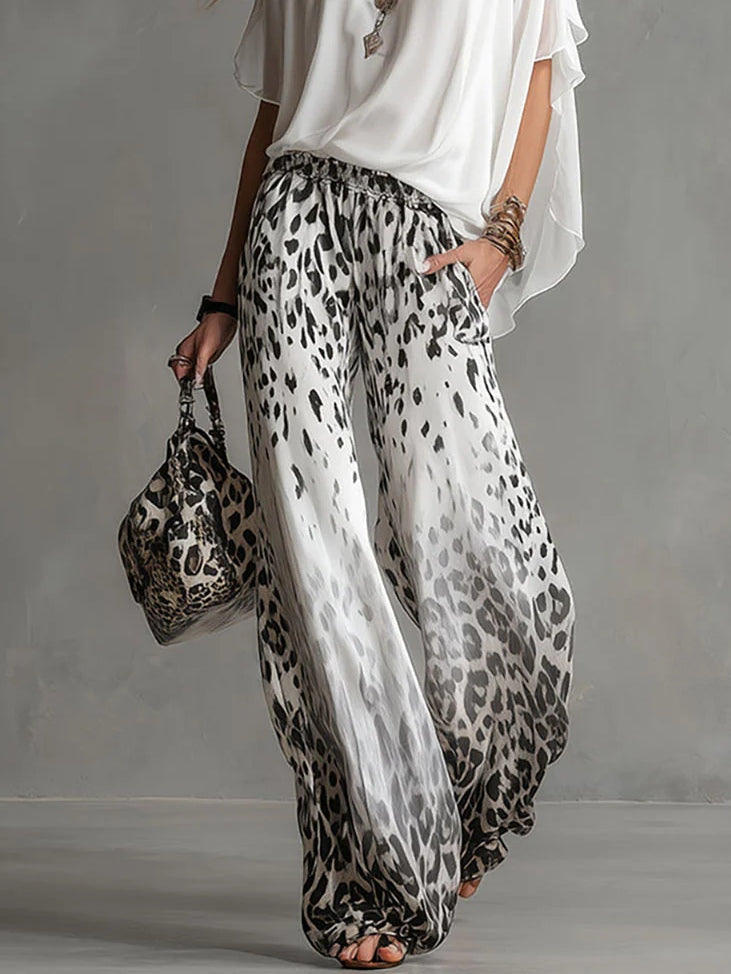 Alba | Set T-shirt Bianca e Pantaloni in Chiffon con Stampa Leopardata