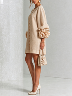 Abito Mini Button-down Beige con Maniche Floreali Stravaganti