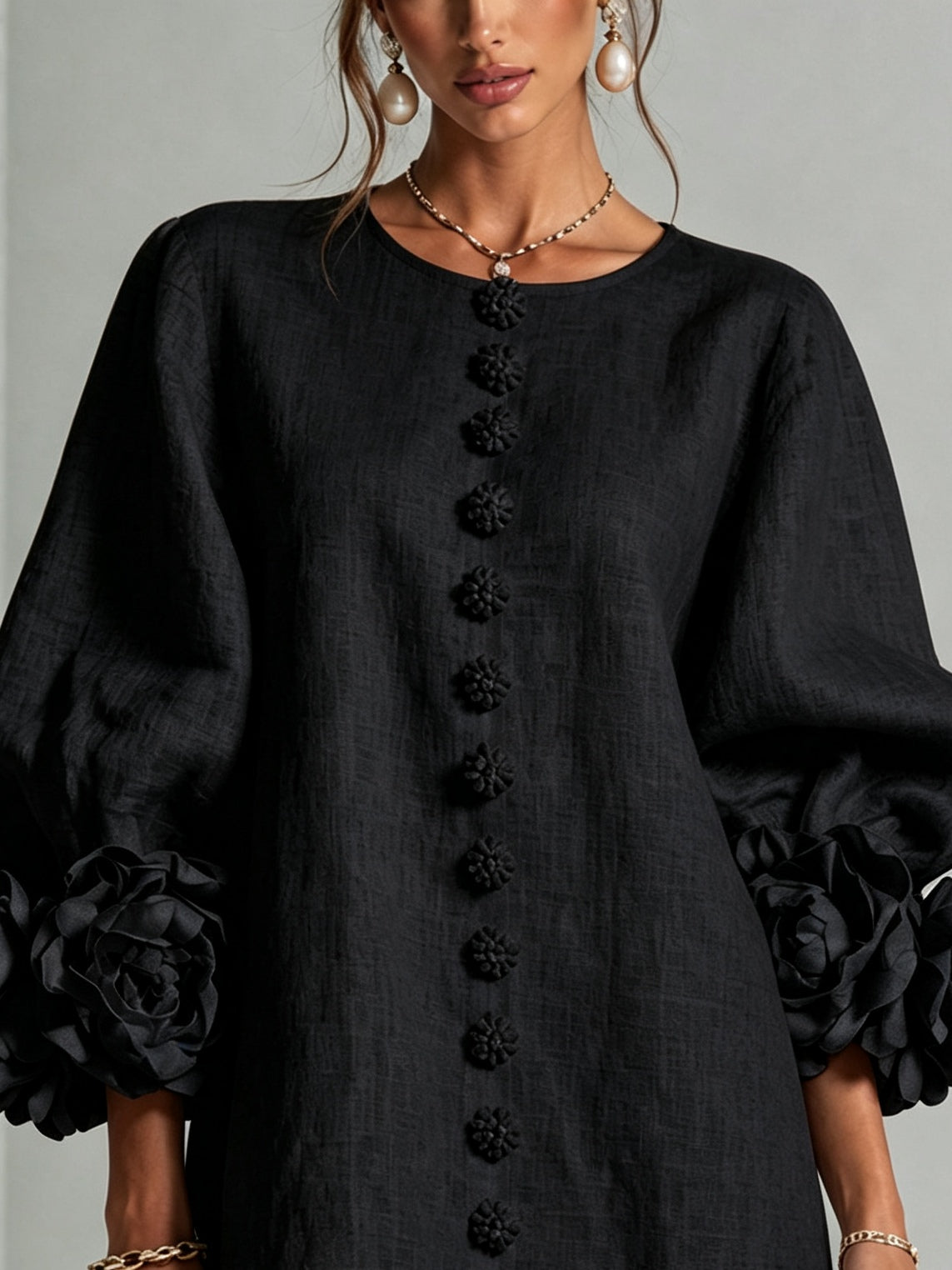 Abito Mini Button-down Nero con Maniche Floreali Stravaganti