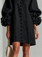 Abito Mini Button-down Nero con Maniche Floreali Stravaganti
