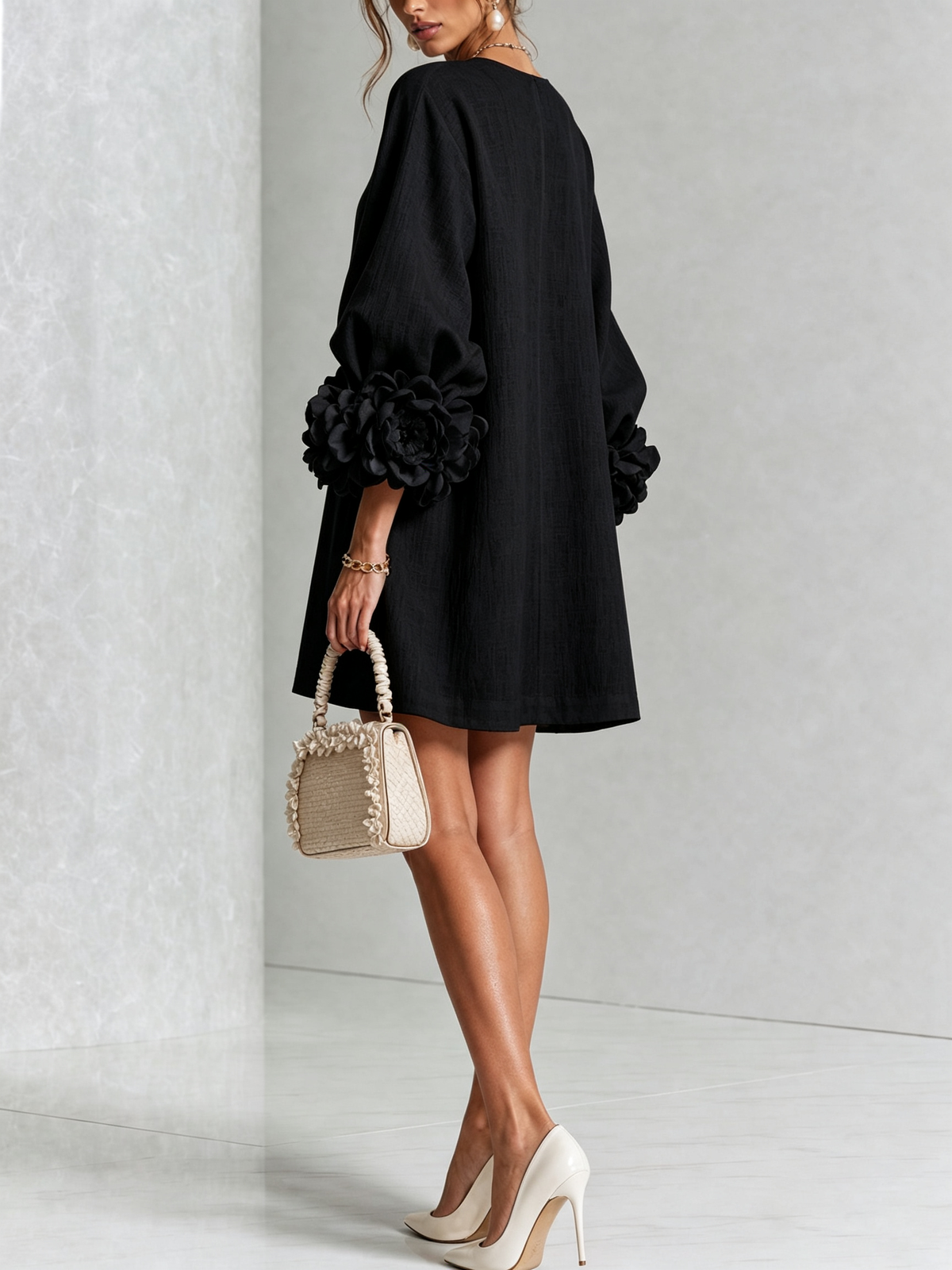 Abito Mini Button-down Nero con Maniche Floreali Stravaganti