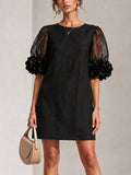 Abito Mini in Organza Nera con Maniche a Volant e Cuffie Floreali Stravaganti