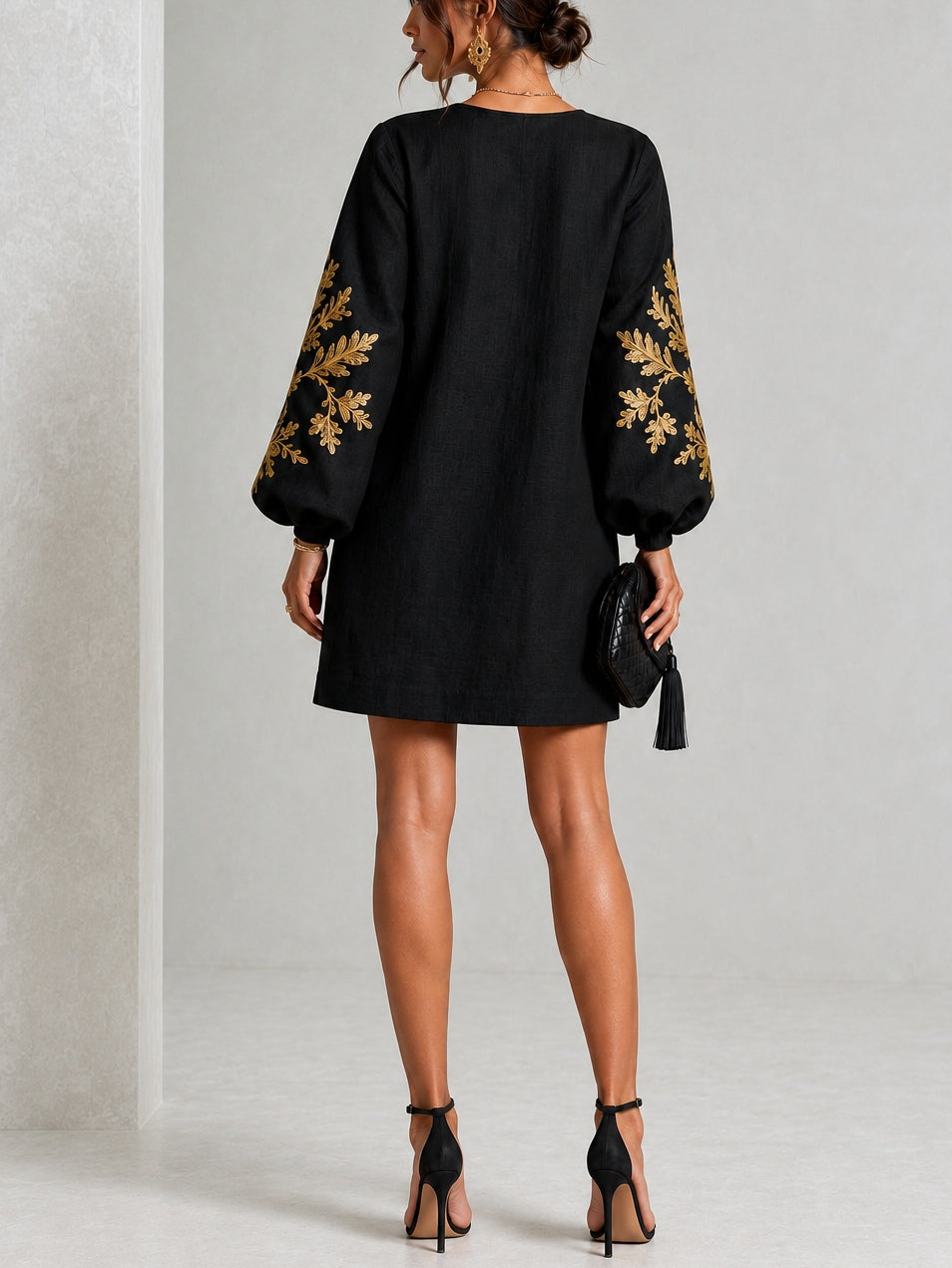 Abito Mini Nero in Stile Loose con Collo a Giro e Maniche a Lanterna