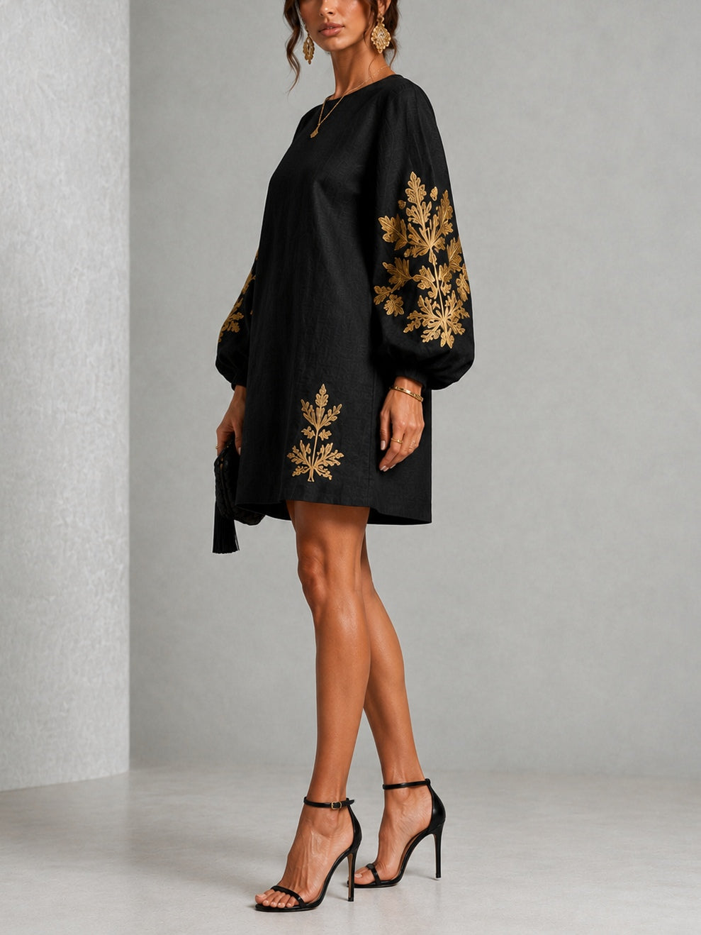 Abito Mini Nero in Stile Loose con Collo a Giro e Maniche a Lanterna