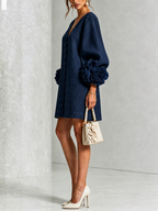 Abito Mini Button-down a V in Navy con Maniche Floreali Stravaganti