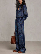 Set Camicia a Maniche Lunghe in Satin con Stampa Paisley Bordeaux-Porpora e Pantaloni a Gamba Larga (con cintura)
