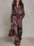 Set Camicia a Maniche Lunghe in Satin con Stampa Paisley Bordeaux-Porpora e Pantaloni a Gamba Larga (con cintura)