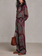 Set Camicia a Maniche Lunghe in Satin con Stampa Paisley Bordeaux-Porpora e Pantaloni a Gamba Larga (con cintura)