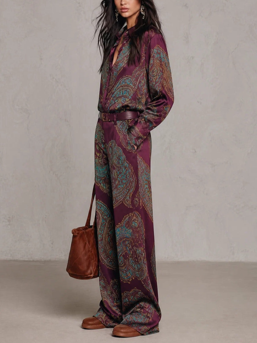 Set Camicia a Maniche Lunghe in Satin con Stampa Paisley Bordeaux-Porpora e Pantaloni a Gamba Larga (con cintura)