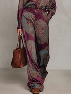 Set Camicia a Maniche Lunghe in Satin con Stampa Paisley Bordeaux-Porpora e Pantaloni a Gamba Larga (con cintura)